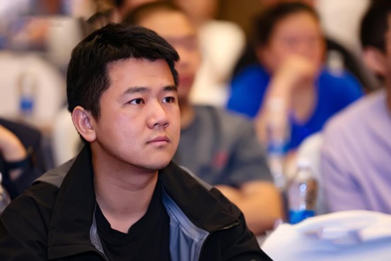 張安東參加會(huì)議。泰康拜博口腔供圖