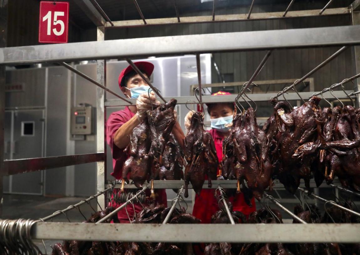 用數(shù)字化保存?zhèn)鹘y(tǒng)工藝、留住口味。梁平區(qū)融媒體中心供圖