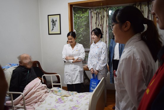 活動(dòng)現(xiàn)場(chǎng)。重慶迪邦皮膚病醫(yī)院供圖