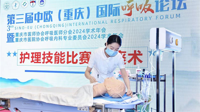 護理技能比賽現(xiàn)場。重醫(yī)附一院供圖