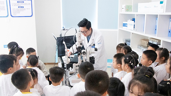 活動(dòng)現(xiàn)場(chǎng)。華廈渝州眼科醫(yī)院供圖