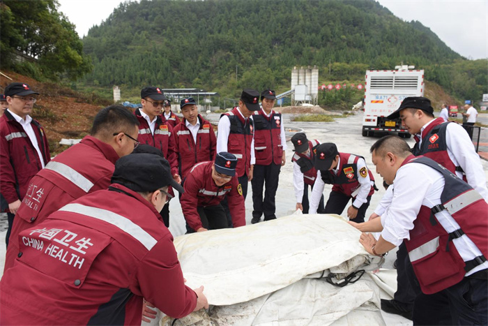 隊(duì)員開展專項(xiàng)訓(xùn)練。黃楓攝