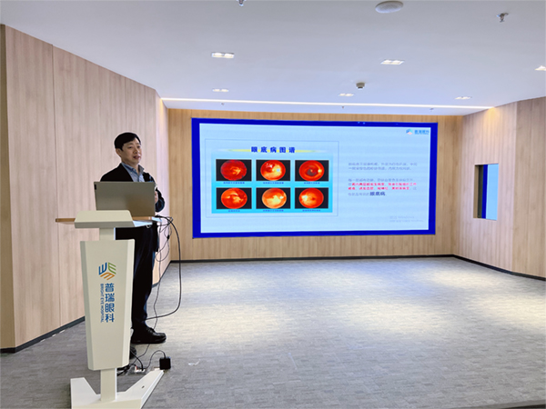 侯乒開展科普講座。重慶普瑞眼科醫(yī)院供圖