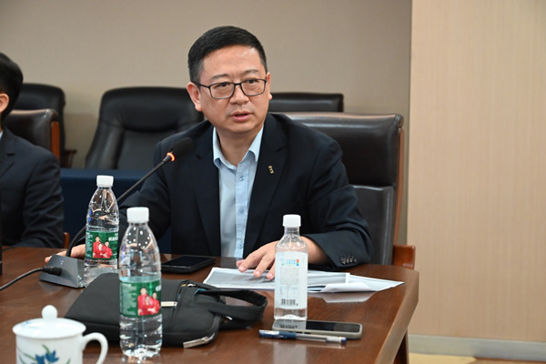 袁洪峰發(fā)言。重慶愛爾眼科醫(yī)院總院供圖