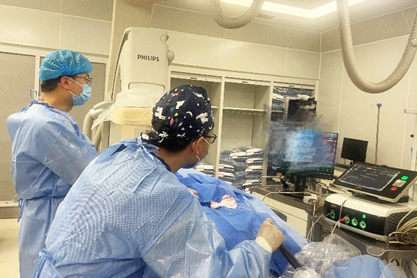 手術(shù)中。重慶松山醫(yī)院供圖