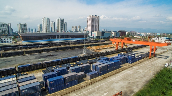 秀山鐵路集裝箱貨場(chǎng)。秀山縣委宣傳部供圖