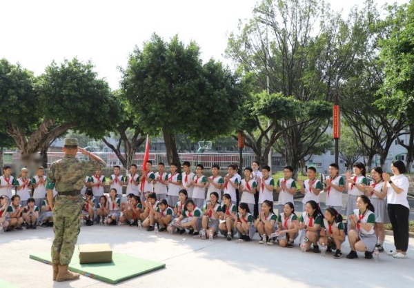 歇臺子小學開展軍事訓練活動。 歇臺子小學供圖