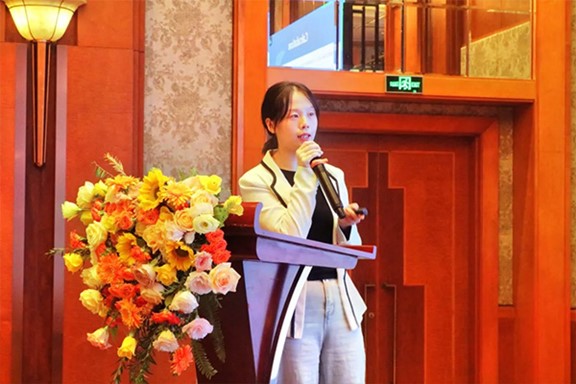 譚菊授課現(xiàn)場(chǎng)。重慶華廈眼科醫(yī)院供圖