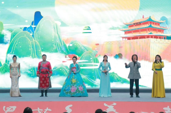 合唱《這是我們美好的家園》。胥世鵬 攝