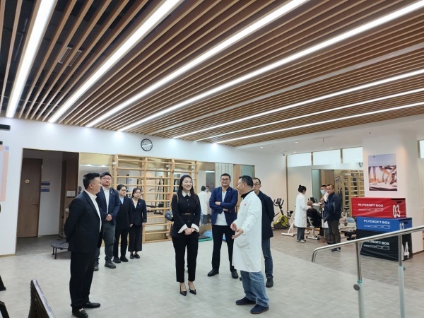 參觀交流現(xiàn)場(chǎng)。重慶道格骨科醫(yī)院供圖