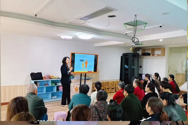 巴蜀實驗幼兒園生長發(fā)育健康講座現場。重慶小米熊兒童醫(yī)院供圖