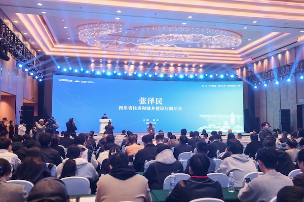 開賽儀式現(xiàn)場?；顒臃焦﹫D