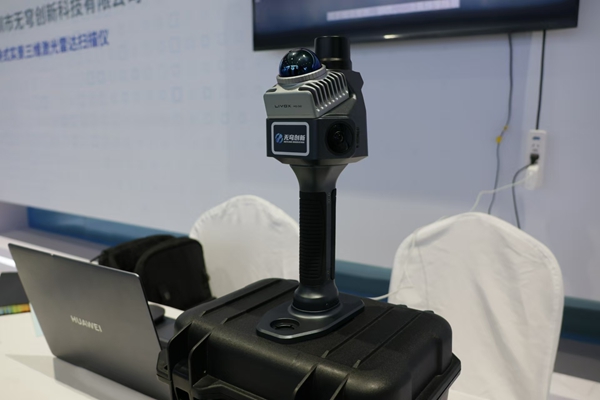 手持式實景三維激光雷達掃描儀。受訪者供圖