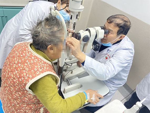 巡診現(xiàn)場。重慶普瑞眼科醫(yī)院供圖