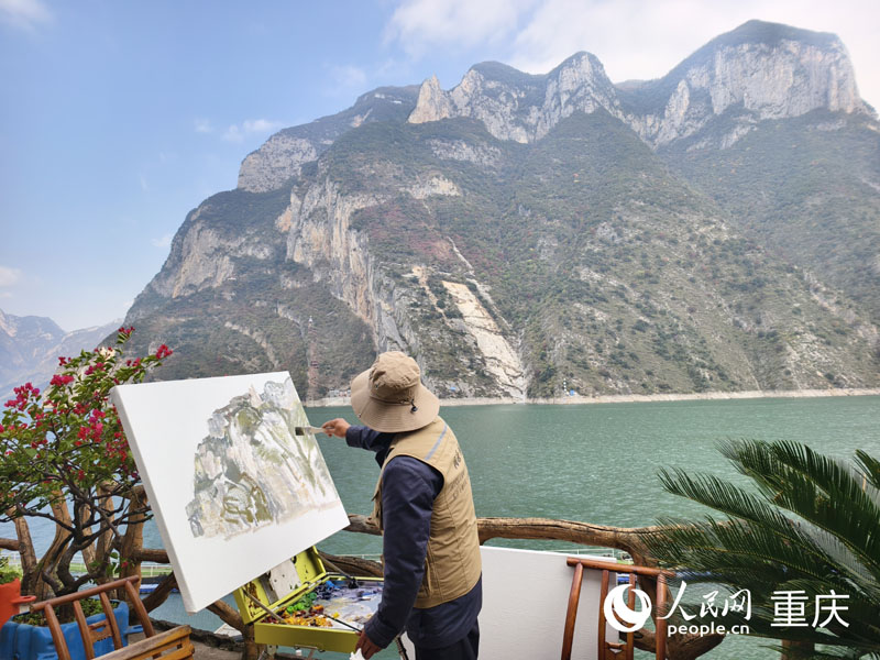 中國美協(xié)副主席、河北省文聯(lián)副主席，河北省美協(xié)主席祁海峰正在創(chuàng)作。人民網(wǎng) 陳琦攝