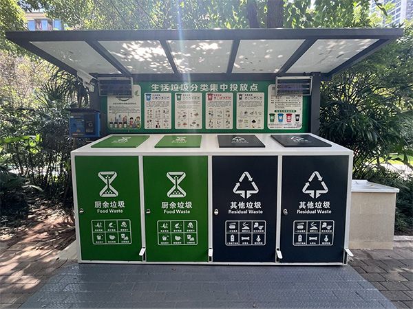 社區(qū)內(nèi)垃圾分類布置。東原仁知服務(wù)供圖