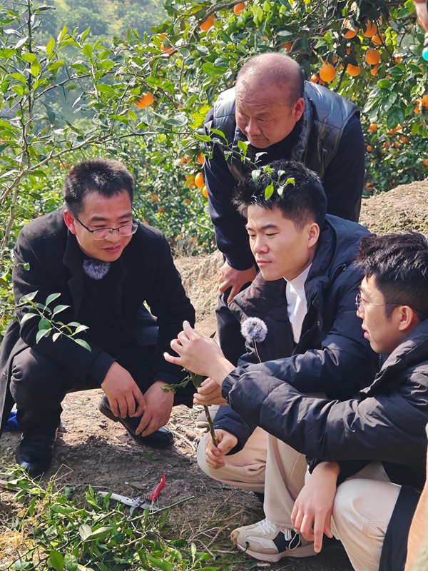 “與輝同行”來(lái)渝開(kāi)播。重慶市商務(wù)委員會(huì)供圖