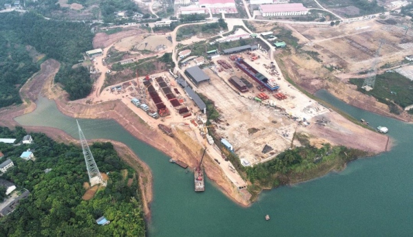 整改鎮(zhèn)江工業(yè)園區(qū)侵占河道岸線。豐都縣融媒體中心供圖