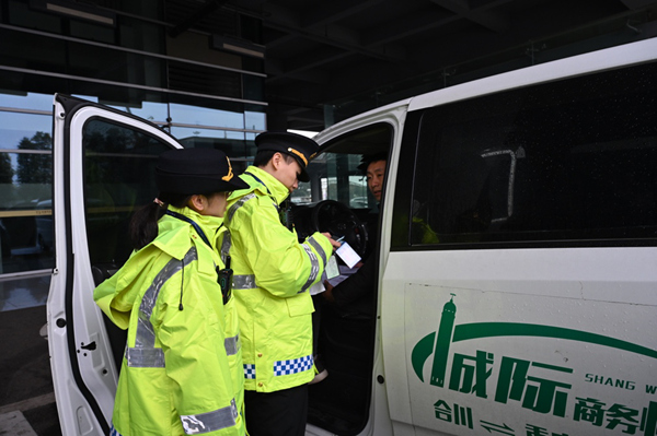 開展執(zhí)法檢查。鄒樂攝