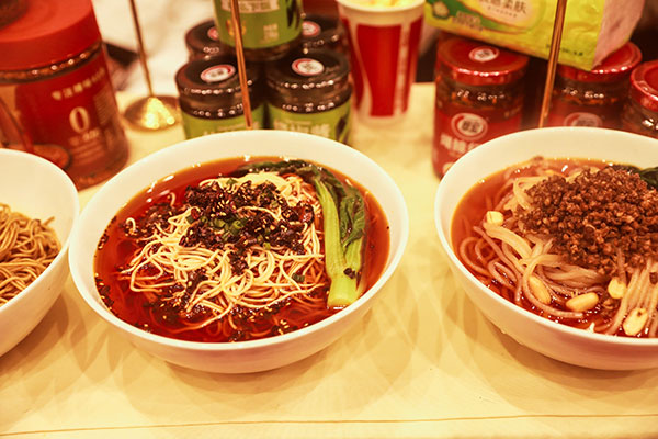 現(xiàn)場展示的重慶小面。重慶市小面協(xié)會供圖