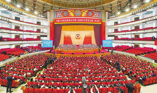 1月18日，重慶市人民大禮堂，市政協(xié)六屆三次會(huì)議開(kāi)幕。會(huì)議現(xiàn)場(chǎng)。記者 謝智強(qiáng) 李雨恒 攝/視覺(jué)重慶