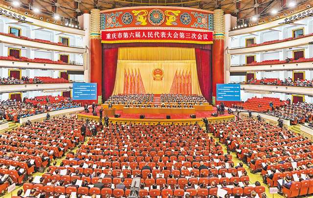 1月19日上午，重慶市人民大禮堂，重慶市第六屆人民代表大會第三次會議開幕。會議現(xiàn)場。記者 熊明 齊嵐森 攝/視覺重慶