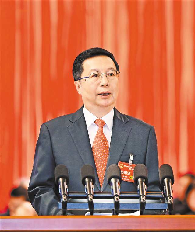 　1月19日上午，重慶市人民大禮堂，重慶市第六屆人民代表大會第三次會議開幕。市長胡衡華作政府工作報告。記者 熊明 齊嵐森 攝/視覺重慶