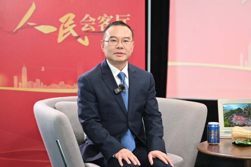 陳清松做客“人民會客廳——2025重慶兩會高端訪談”。鄒樂攝