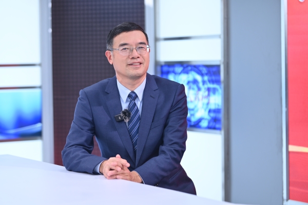 鄒渝做客人民網(wǎng)重慶頻道、成渝發(fā)布“人民會(huì)客廳——2025重慶兩會(huì)高端訪談”。鄒樂(lè)攝