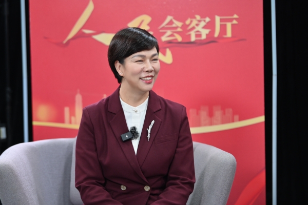 張艷做客人民網(wǎng)重慶頻道、成渝發(fā)布“人民會(huì)客廳”——2025重慶兩會(huì)高端訪談。鄒樂攝