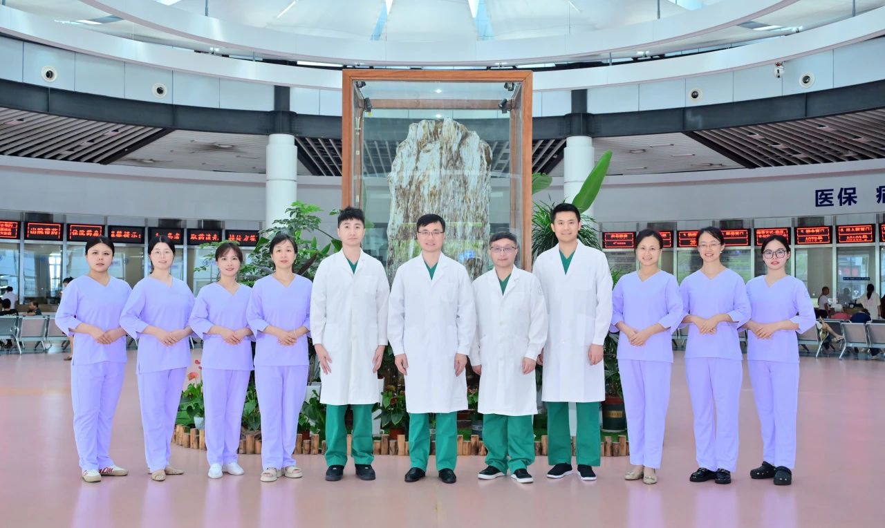 生殖醫(yī)學(xué)中心團(tuán)隊(duì)。重慶醫(yī)科大學(xué)附屬第三醫(yī)院（方大醫(yī)院）供圖