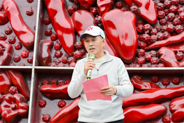 李德建致歡迎詞。德莊火鍋供圖