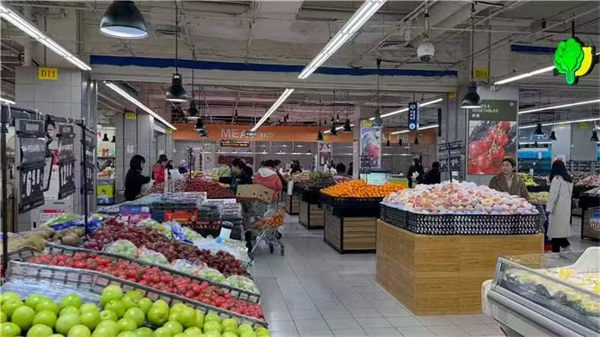 顧客正在選購(gòu)商品。永輝超市供圖