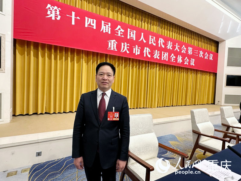 全國(guó)人大代表、重慶市人大民族宗教僑務(wù)外事委員會(huì)副主任委員錢建超。人民網(wǎng)記者 劉政寧攝