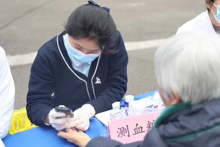 義診現(xiàn)場。重慶西區(qū)醫(yī)院供圖