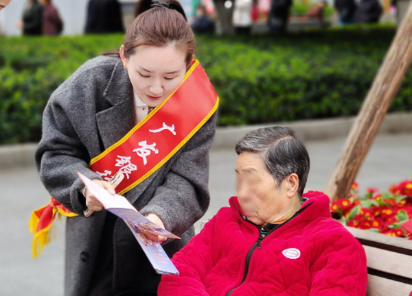 為老年群體普及金融知識。廣發(fā)銀行重慶分行供圖