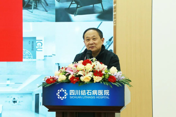 密雷上臺發(fā)言。重慶松山醫(yī)院供圖