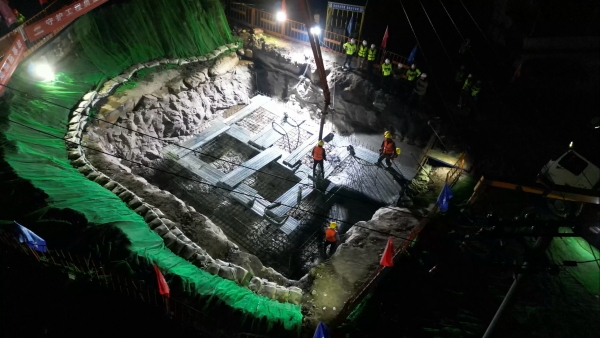 施工現(xiàn)場(chǎng)。長(zhǎng)江沿岸鐵路集團(tuán)重慶有限公司供圖