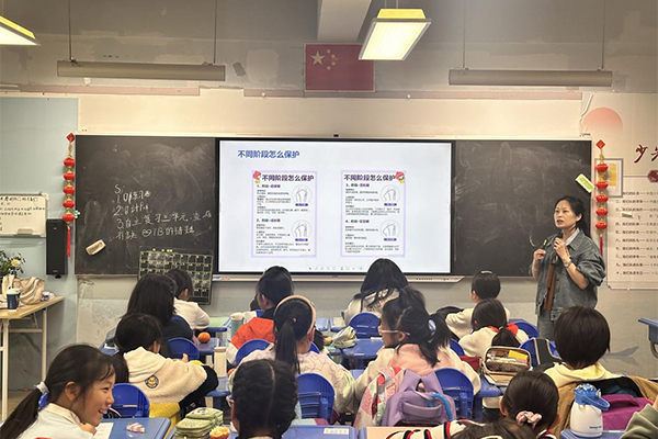 講座現(xiàn)場(chǎng)。重慶松山醫(yī)院供圖