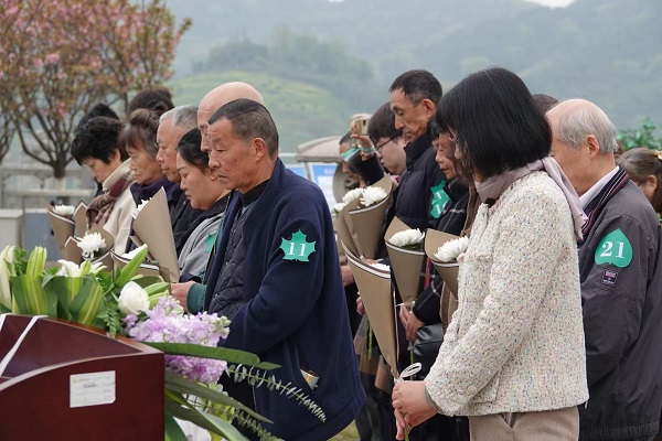 公益生態(tài)葬活動現(xiàn)場。重慶市民政局供圖