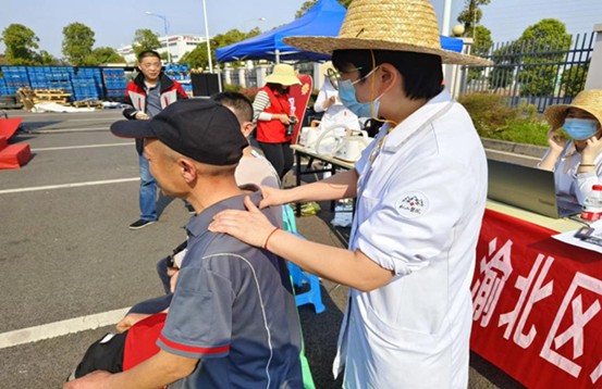 義診活動現(xiàn)場。重慶松山醫(yī)院供圖