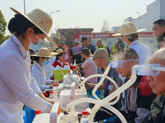 義診活動現(xiàn)場。重慶松山醫(yī)院供圖