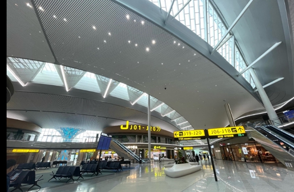 重慶江北國(guó)際機(jī)場(chǎng)T3B航站樓。吳汪洋攝