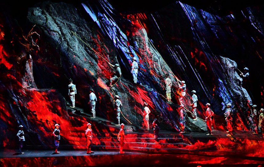 《偉大轉(zhuǎn)折》演出現(xiàn)場，科技與藝術(shù)融合，賦能紅色文化傳承。尚宇杰攝