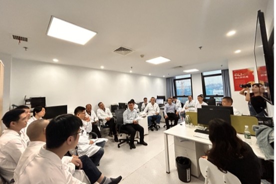 多學(xué)科會(huì)診中。重慶松山醫(yī)院供圖