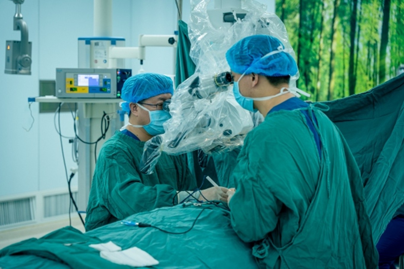手術(shù)中。重慶松山醫(yī)院供圖