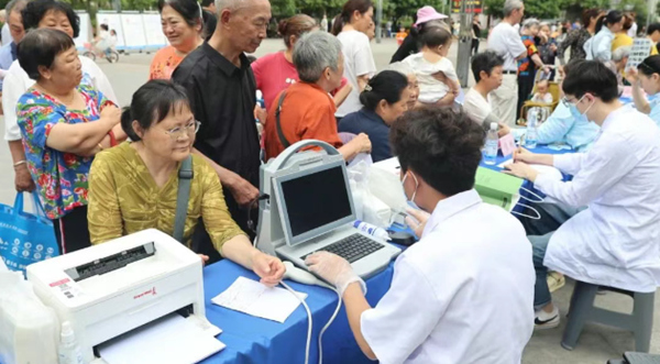 義診活動(dòng)現(xiàn)場。重慶西區(qū)醫(yī)院供圖