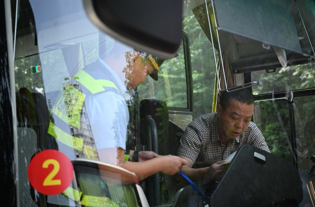 交通執(zhí)法人員開展執(zhí)法檢查。重慶市交通運輸執(zhí)法總隊供圖