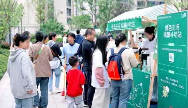 市集活動現(xiàn)場。招商積余重慶公司供圖