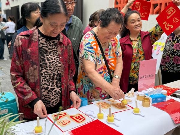 居民參與活動。黃嫻攝